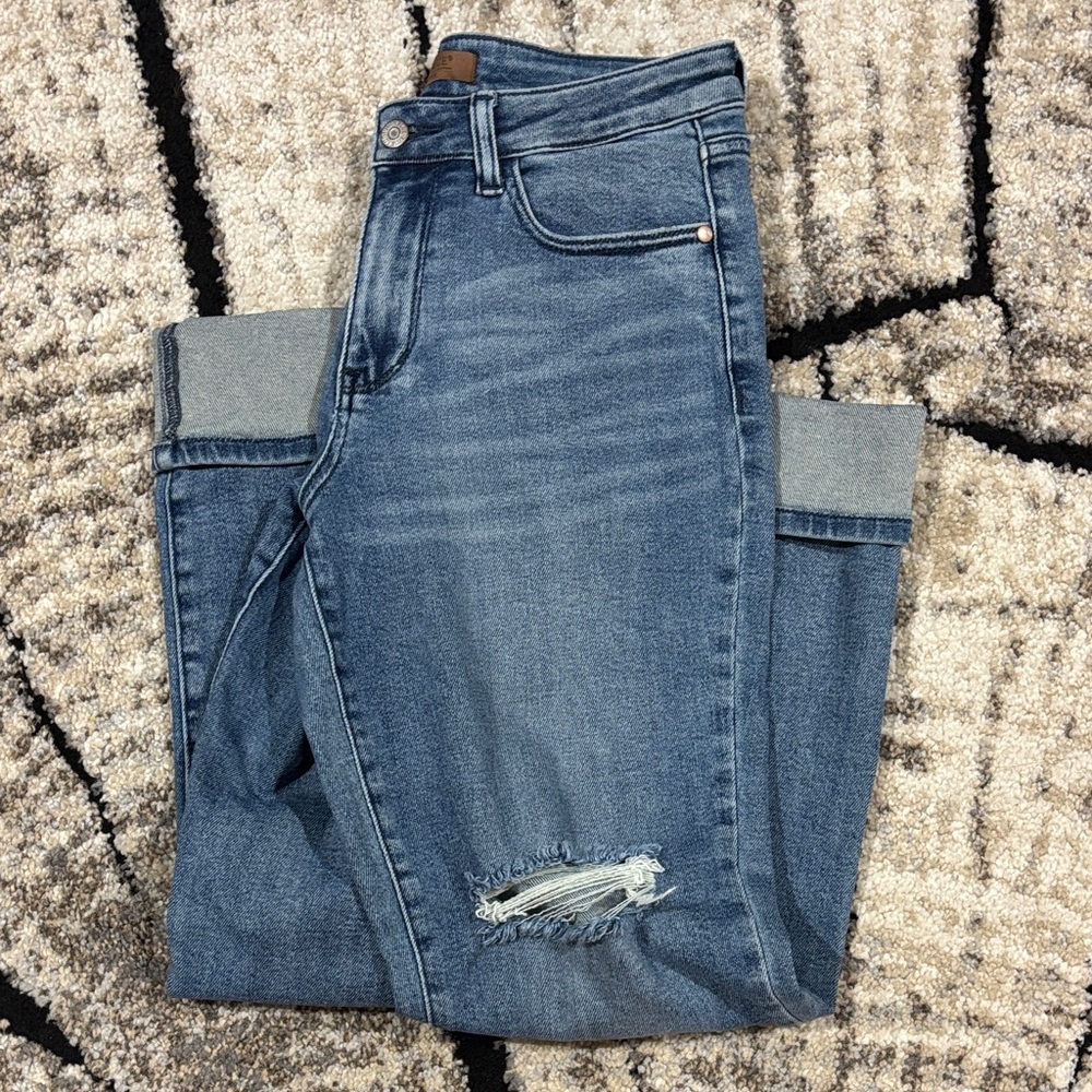 Judy Blue Distressed Ankle Jeans in Denim Blue